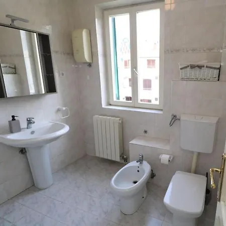 Comfort & Bright 3 Bedroom Apartament *