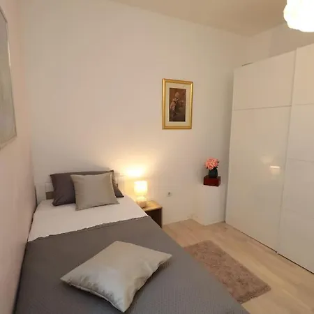 Comfort & Bright 3 Bedroom Apartment