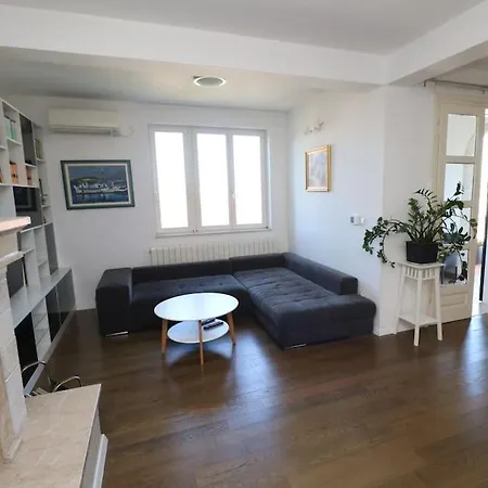 Comfort & Bright 3 Bedroom Apartament *